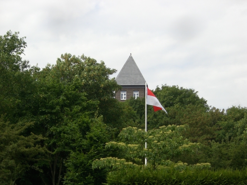 Turm mit Fahne