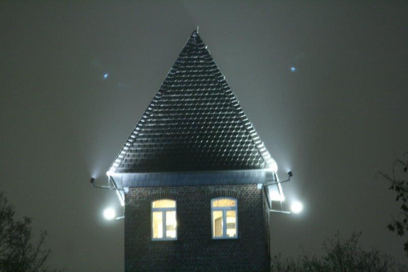 Wasserturm Norf beleuchtetTurmzimmer